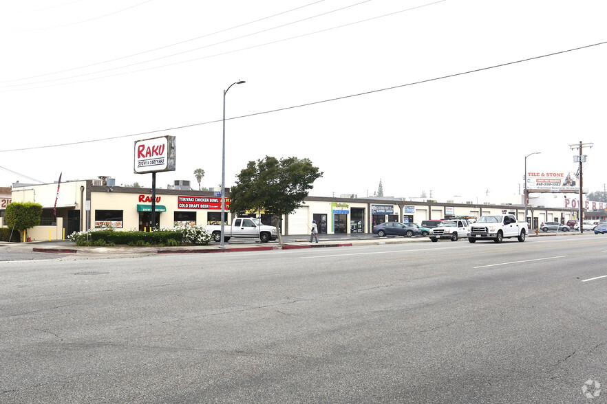 Primary Photo Of 8945-9015 De Soto Ave, Canoga Park Distribution For Lease