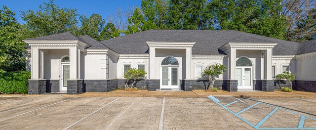 More Photos Of 359 Towne Center Blvd, Ridgeland Office For Lease