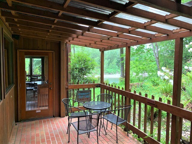 More Photos Of 1325 E Columbia River Hwy, Troutdale Restaurant For Sale