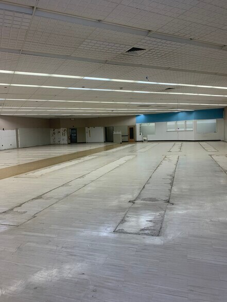 More Photos Of 7880 Moffett Rd, Semmes Unknown For Lease