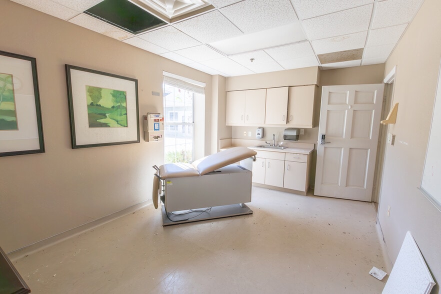 More Photos Of 2815 E Jackson St, Hugo Rehabilitation Center For Sale