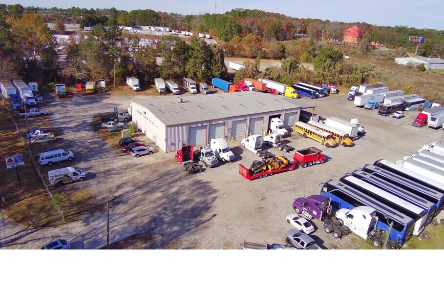 More Photos Of 4490 Bowman Industrial Ct, Conley Service For Lease