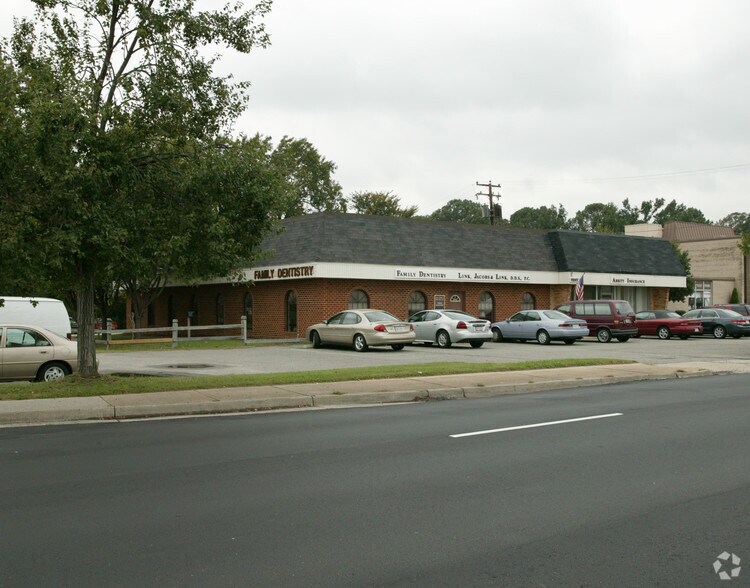 More Photos Of 11007 Warwick Blvd, Newport News Medical For Lease