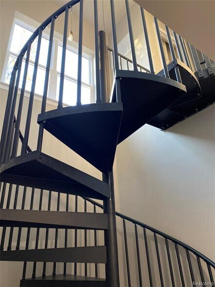 More Photos Of 1251 E Woodward Heights Blvd, Hazel Park Apartments For Sale
