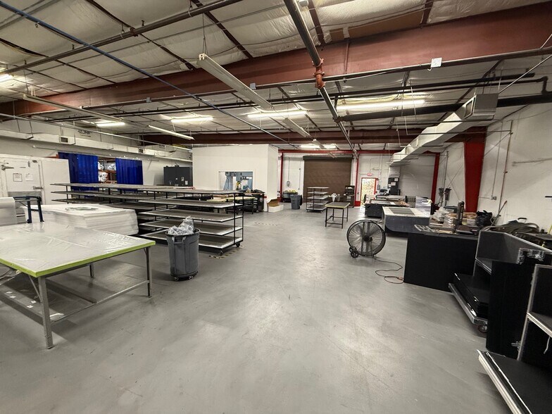 More Photos Of 2775 Business Center Blvd, Melbourne Warehouse For Sale