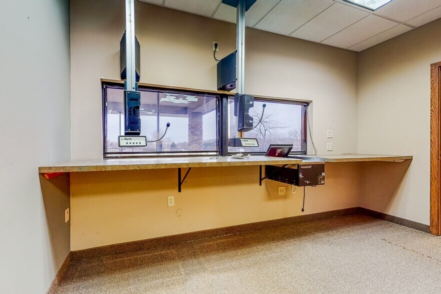 More Photos Of 11175 205th St W, Lakeville Storefront Retail Office For Lease