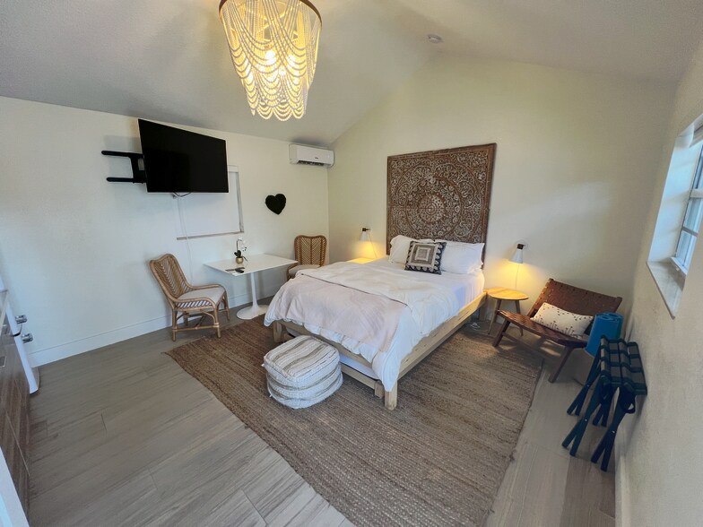 More Photos Of 2502 Tamarind Dr, Fort Pierce Hotel For Sale