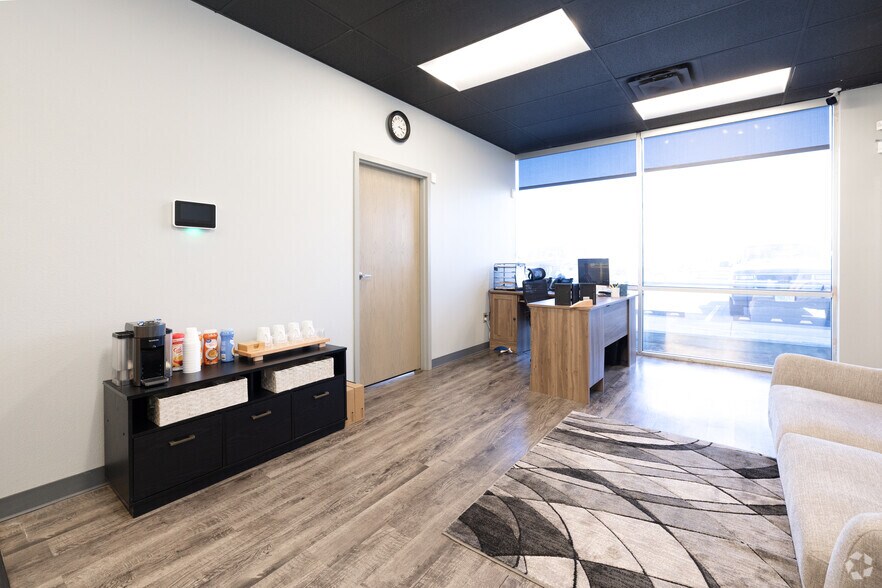 More Photos Of 902 N Circle Dr, Colorado Springs Office For Lease