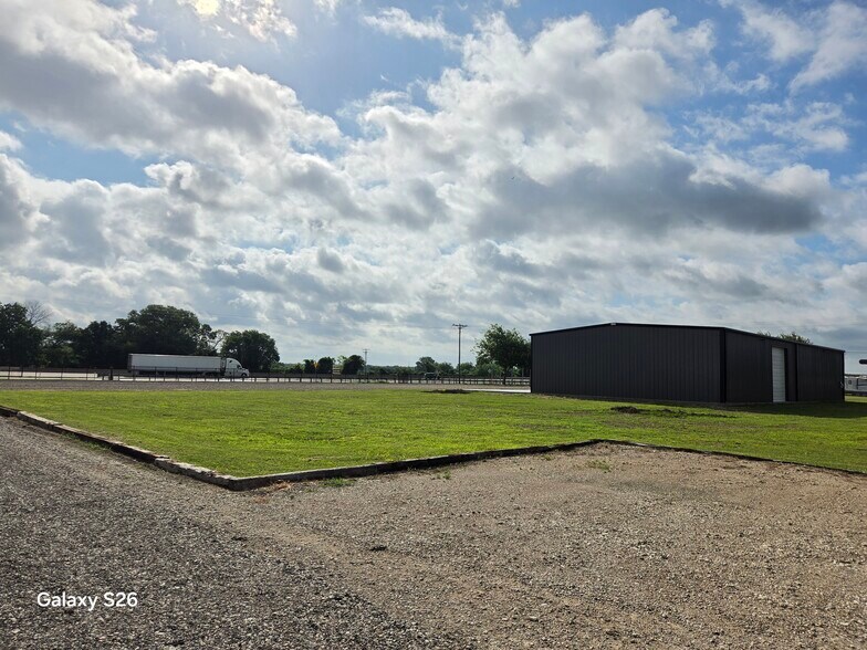 More Photos Of 2420 McKinney st, Rice Industrial For Lease