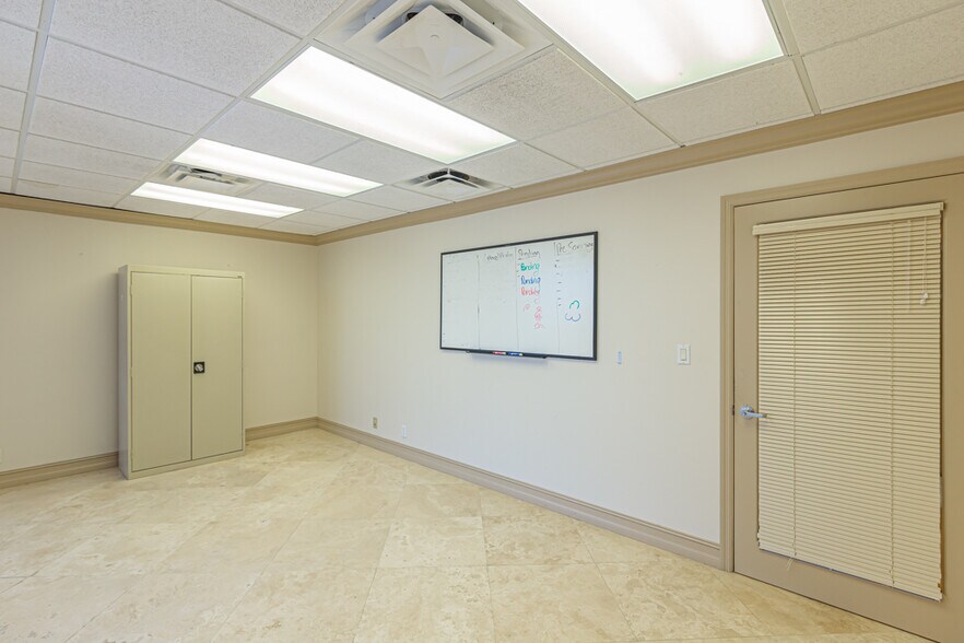 More Photos Of 2740 E Oakland Park Blvd, Fort Lauderdale Office For Sale