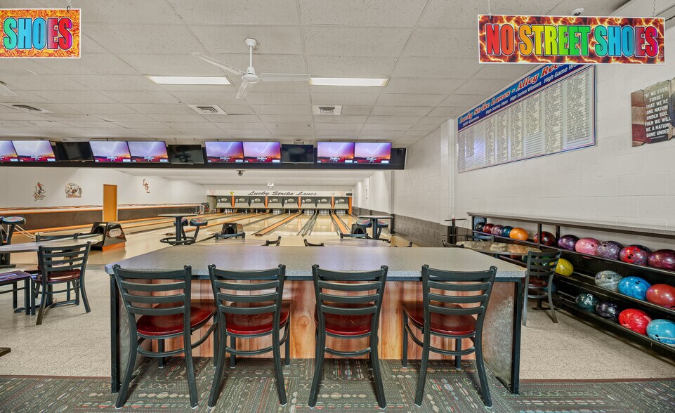 More Photos Of 412 Main St SW, Ronan Sports And Entertainment For Sale