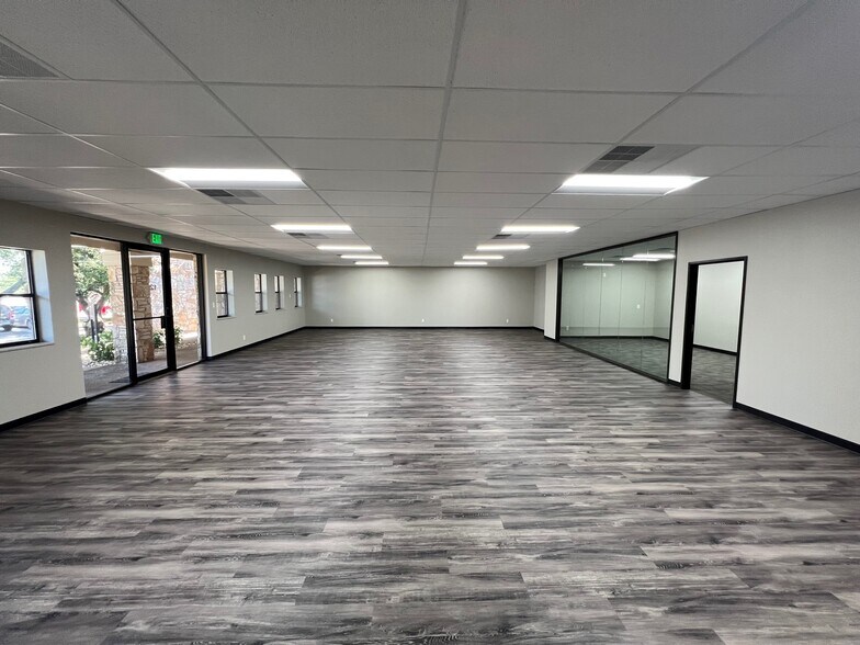 More Photos Of 12501 Hymeadow Dr, Austin Unknown For Lease