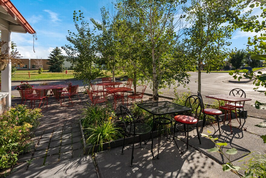 More Photos Of 2711 W College St, Bozeman Restaurant For Sale