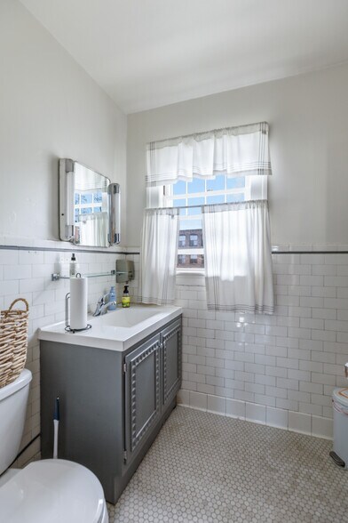 More Photos Of 93 Roxbury St, Keene Office For Sale