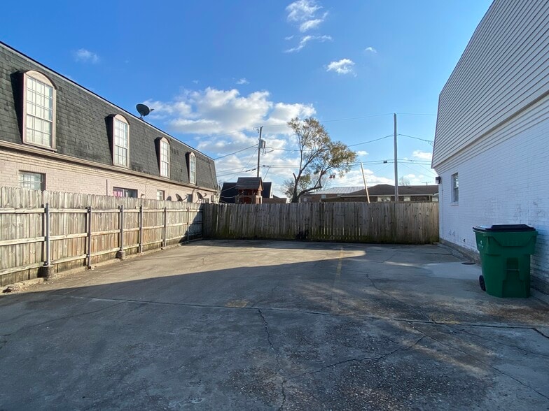 More Photos Of 3005 Lake Villa Dr, Metairie Apartments For Sale