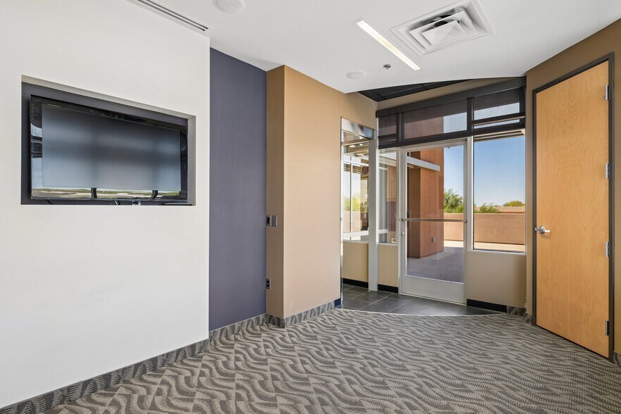 More Photos Of 8765 E Bell Rd, Scottsdale Loft Creative Space For Sale