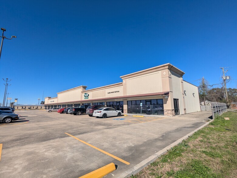 More Photos Of 421 S Memorial Fwy, Nederland Unknown For Lease