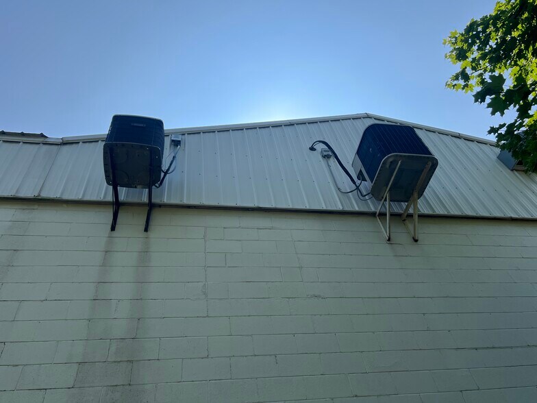 More Photos Of 2709 S US Highway 51, Janesville Flex For Sale