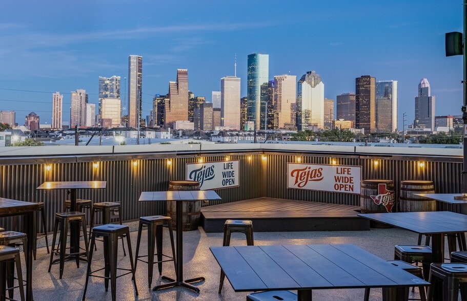 More Photos Of 2101 Summer St, Houston Freestanding For Lease