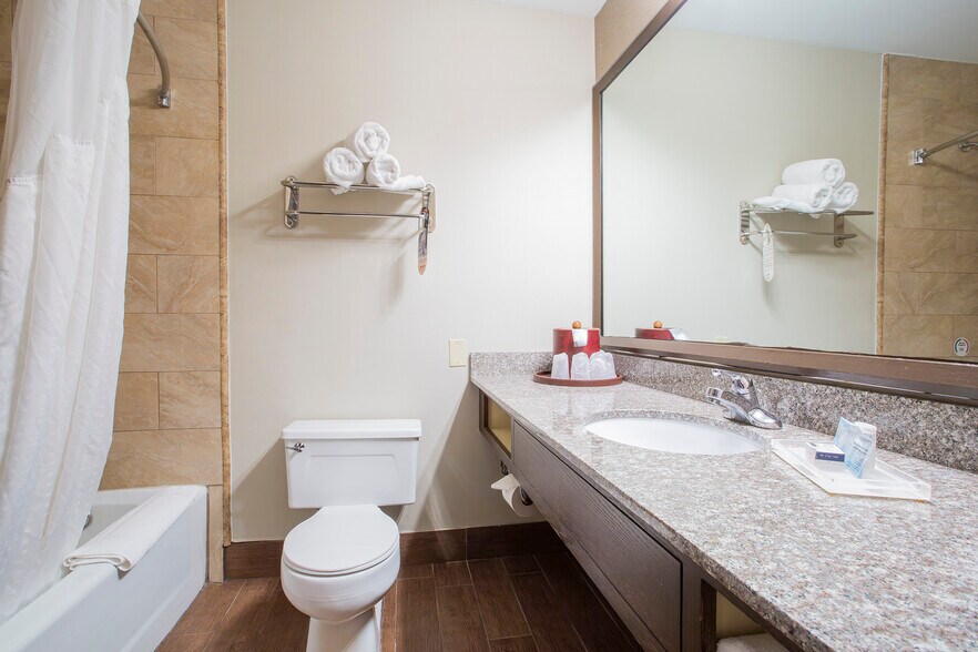 More Photos Of 500 Holiday Plaza Dr, Matteson Hotel For Sale