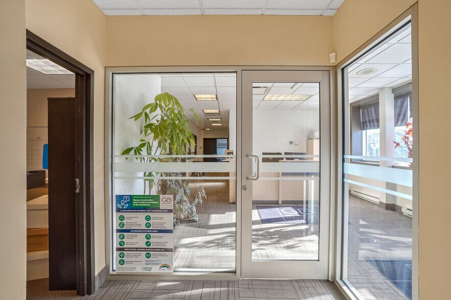 More Photos Of 8127 Boul Saint-Michel, Montréal Office For Lease
