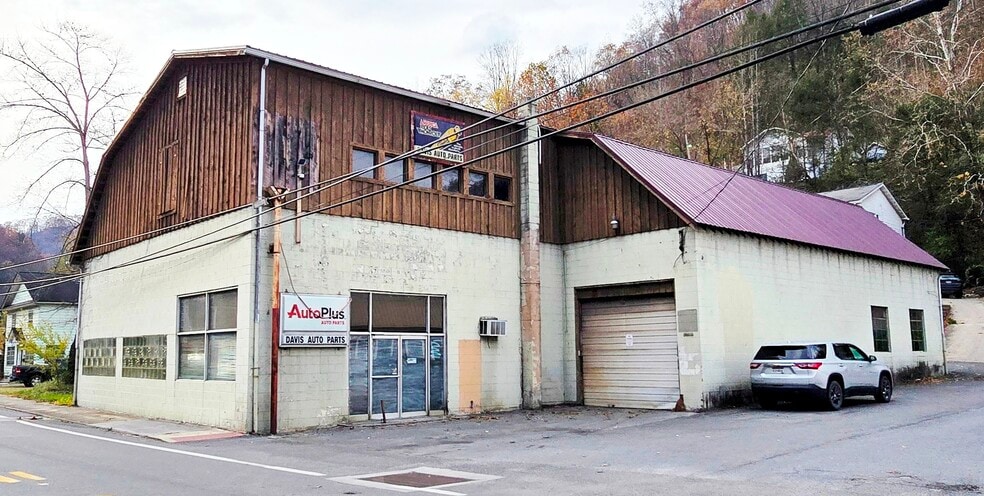 More Photos Of 1002 Guyandotte Ave, Mullens Storefront For Sale