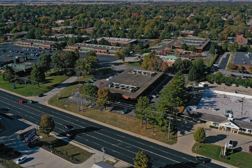 More Photos Of 2107 S Neil St, Champaign Office For Sale