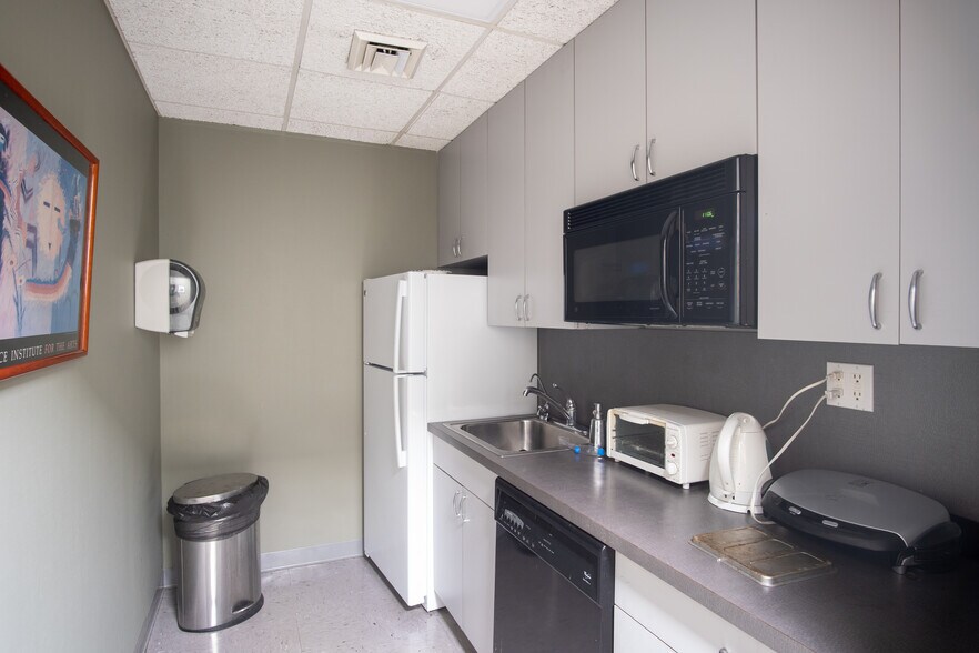 More Photos Of 55 Maple Ave, Rockville Centre Medical For Lease