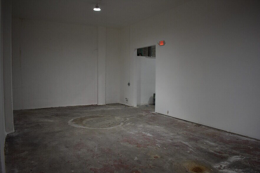 More Photos Of 5701-5709 S San Pedro St, Los Angeles Manufacturing For Lease