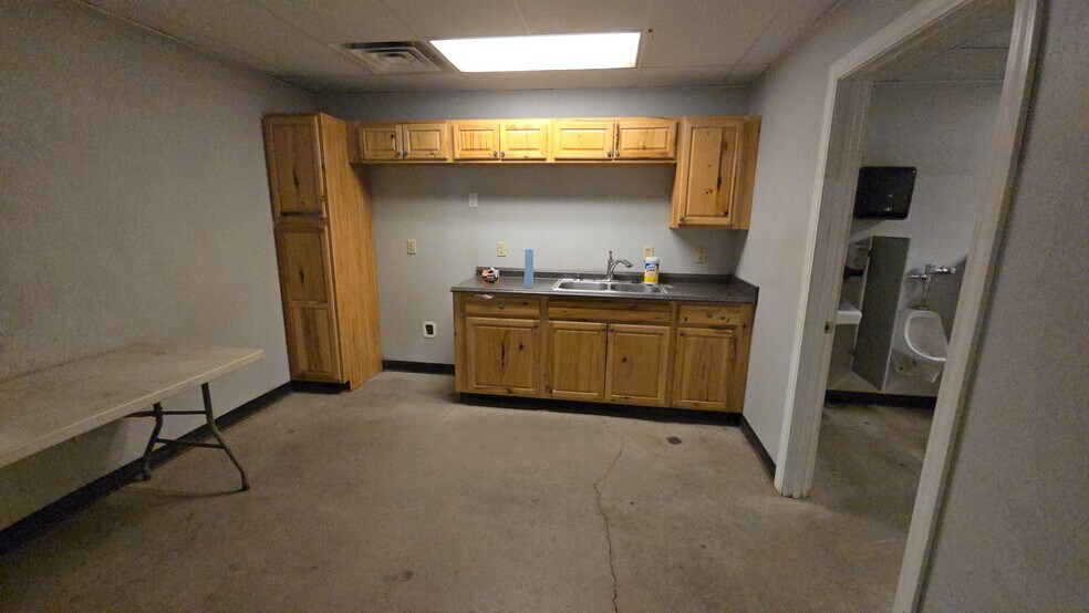 More Photos Of 10468 1st St SW, Killdeer Service For Lease