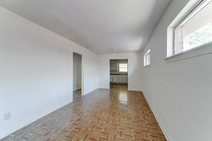 More Photos Of 2101 Hutton St, Houston Apartments For Sale