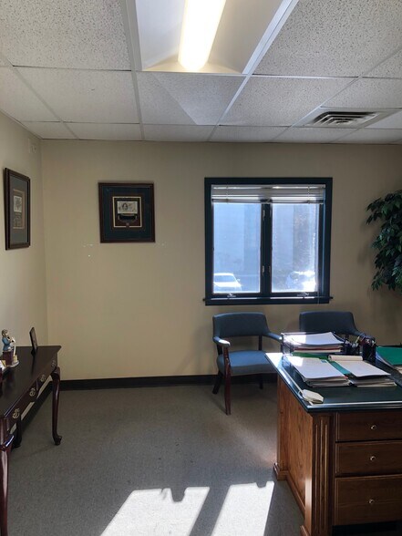 More Photos Of 1650 N Arlington Heights Rd, Arlington Heights Office For Lease