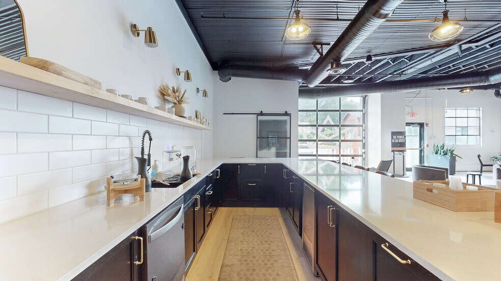 More Photos Of 2111 Center St, Cleveland Freestanding For Lease