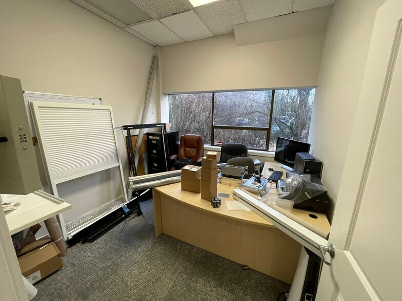 More Photos Of 13222-13228 SE 30th St, Bellevue Showroom For Lease