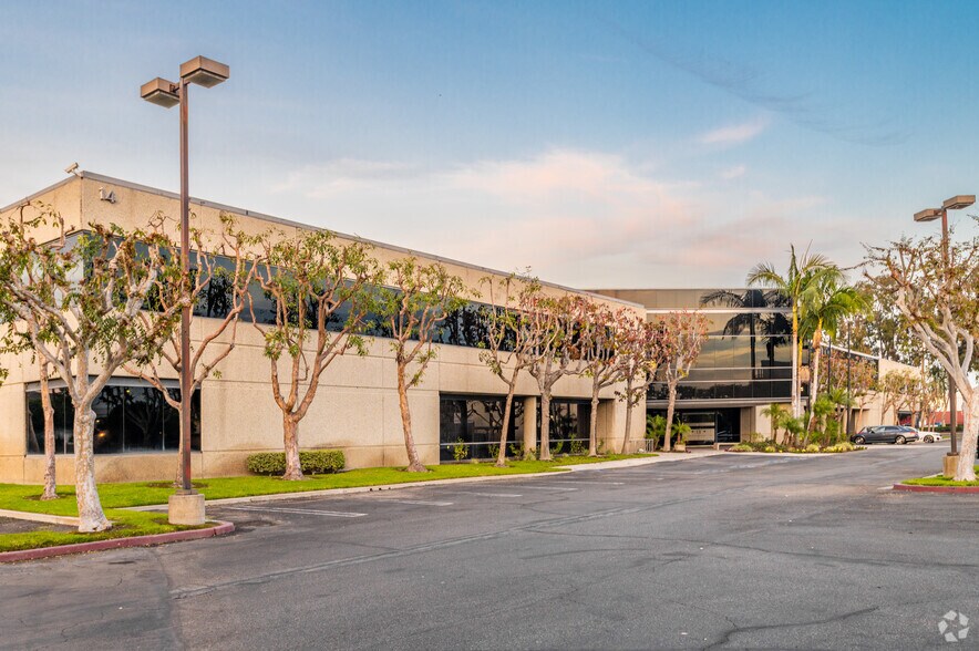More Photos Of 14 Centerpointe Dr, La Palma Research And Development For Lease