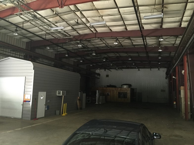 More Photos Of 1735 W 53rd St, Anderson Manufacturing For Sale
