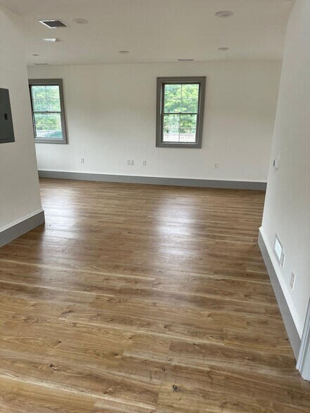 More Photos Of 194 Route 17, Tuxedo Park Freestanding For Lease