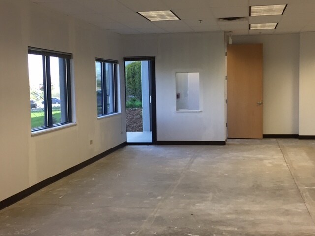 More Photos Of 875-895 Northpoint Blvd, Waukegan Industrial For Lease