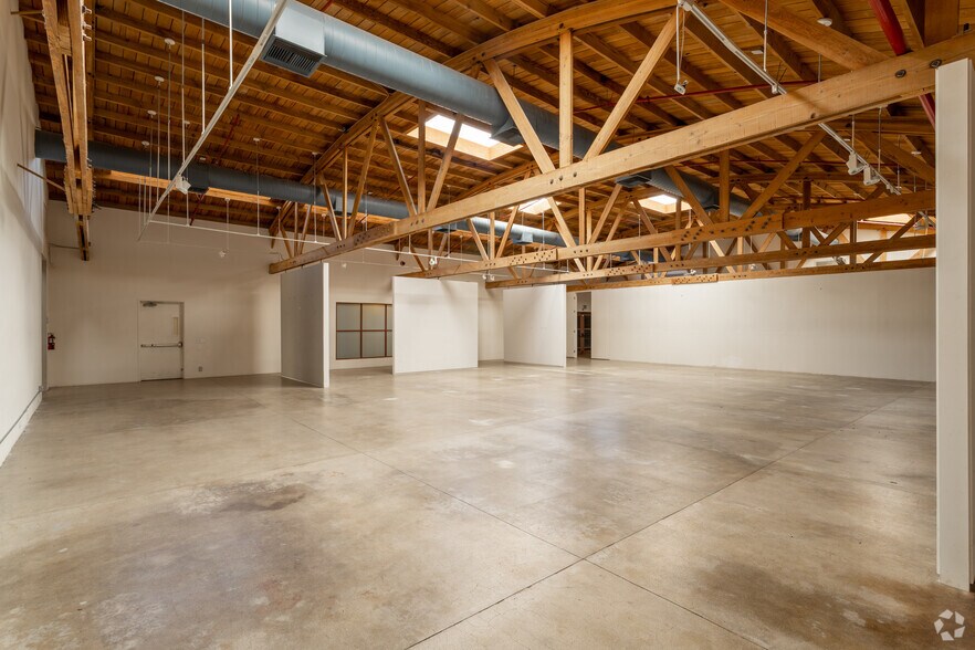 More Photos Of 1090 N Palm Canyon Dr, Palm Springs Loft Creative Space For Lease