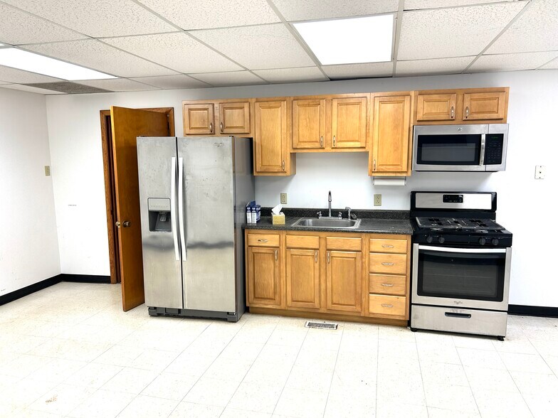 More Photos Of 123 Turkey Run Rd, Salem Distribution For Sale