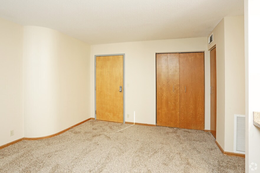 More Photos Of 1913 Farnam St, Omaha Apartments For Lease