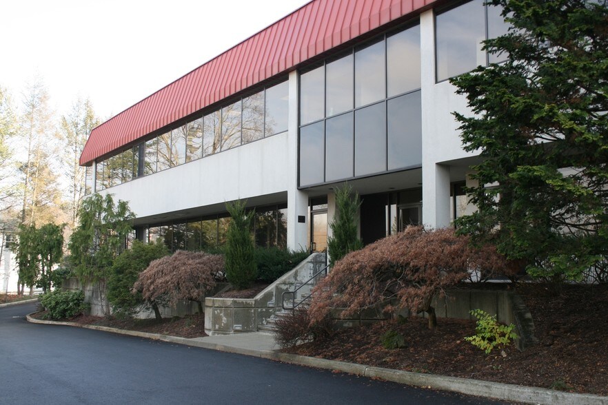 Primary Photo Of 5 Schuman Rd, Millwood Office For Lease