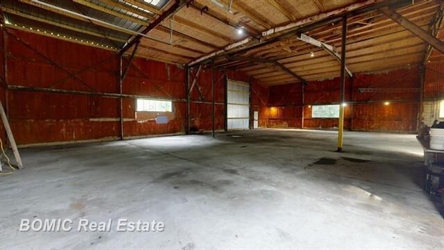 More Photos Of 9010 Dixie Hwy, Birch Run Warehouse For Lease