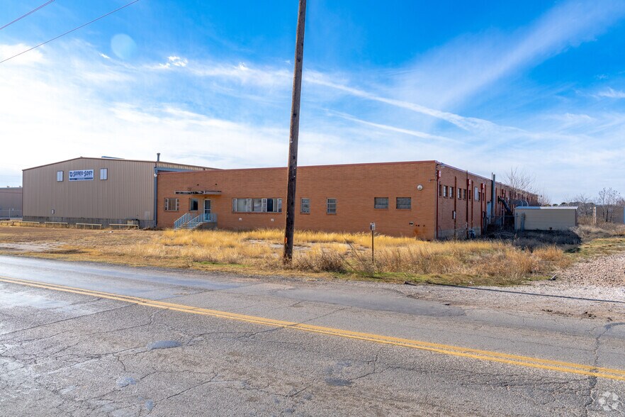 More Photos Of 912 N Beverly Dr, Wichita Falls Warehouse For Lease