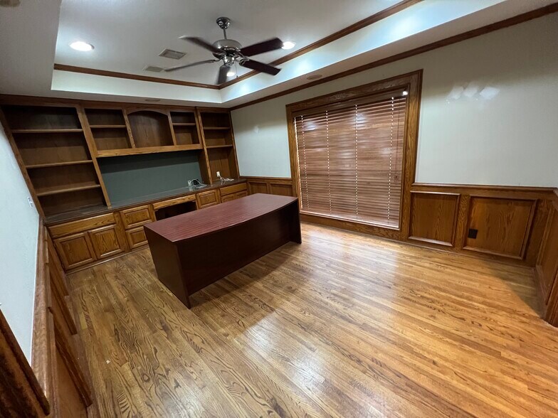 More Photos Of 14716 S Grant St, Bixby Light Distribution For Lease