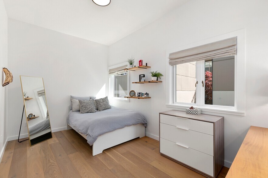 More Photos Of 5932 California Ave SW, Seattle Office Residential For Sale