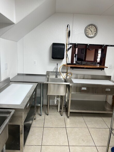 More Photos Of 809 E Karsch Blvd, Farmington Restaurant For Sale