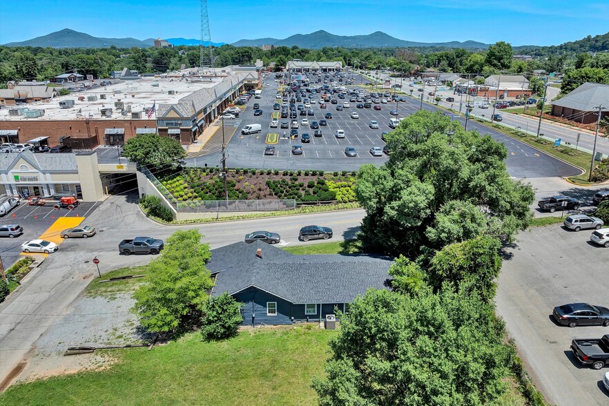 More Photos Of 2302 Winthrop Ave SW, Roanoke Office For Sale