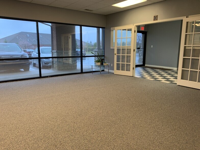 More Photos Of 7939 Morris Rd, Fairfield Township General Retail For Lease