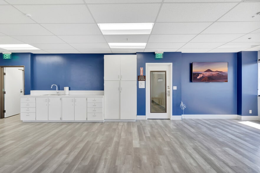 More Photos Of 18800 Delaware St, Huntington Beach Medical For Lease